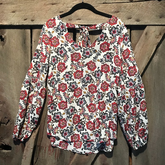 Rose & Olive Tops - 🌹Rose &Olive Floral Print Blouse Medium 🌹